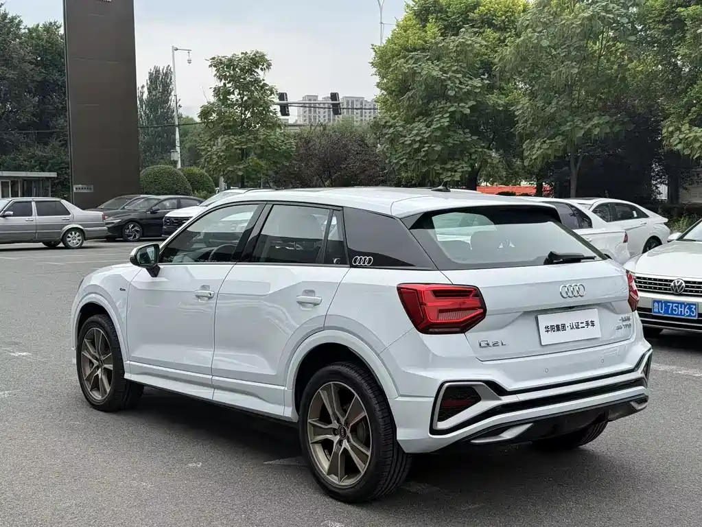 Audi Q2L 2024