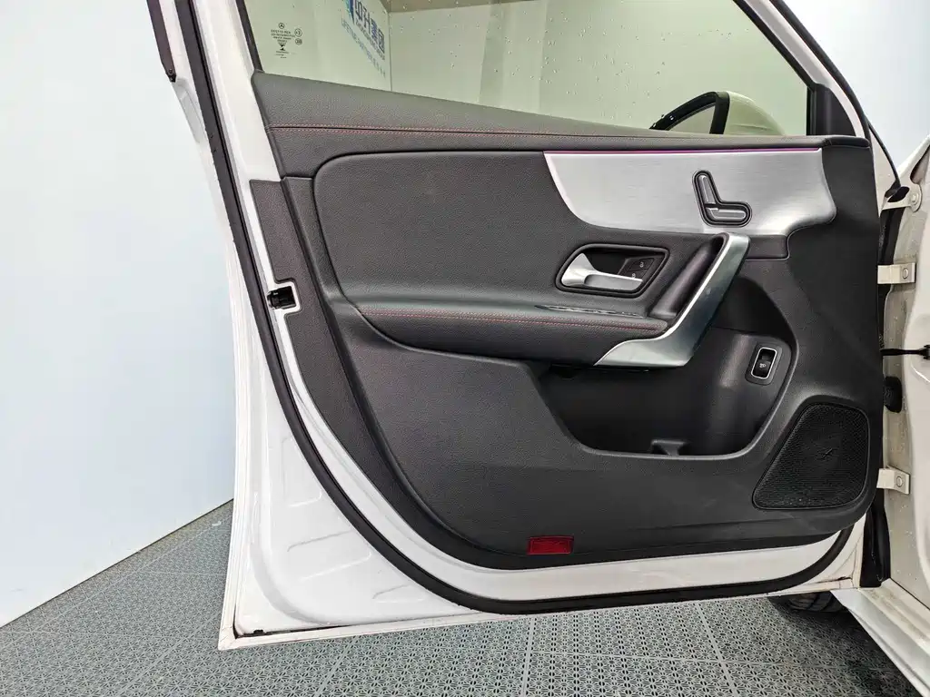 Mercedes-Benz A-Class 2019 — фото 13