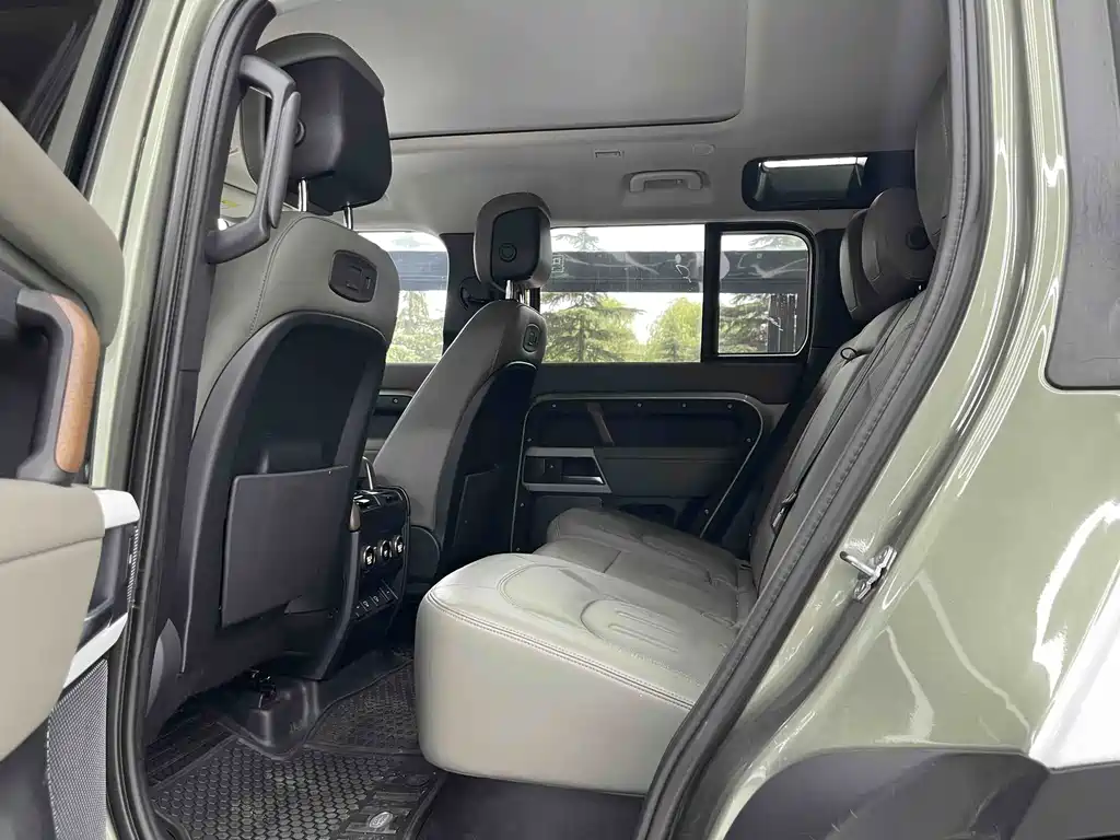 Land Rover Defender 2021 — фото 12