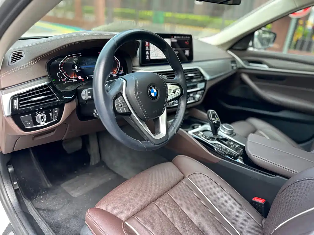 BMW 5 Series 2022 — фото 12