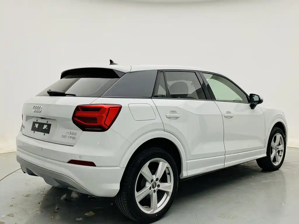 Audi Q2L 2021