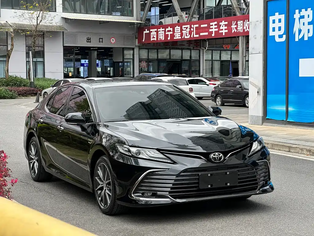 Toyota Camry 2022 — фото 3