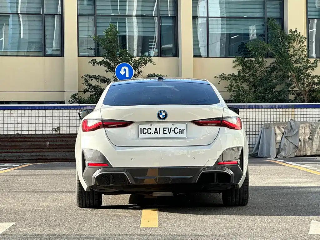 BMW i4 2023 — фото 14