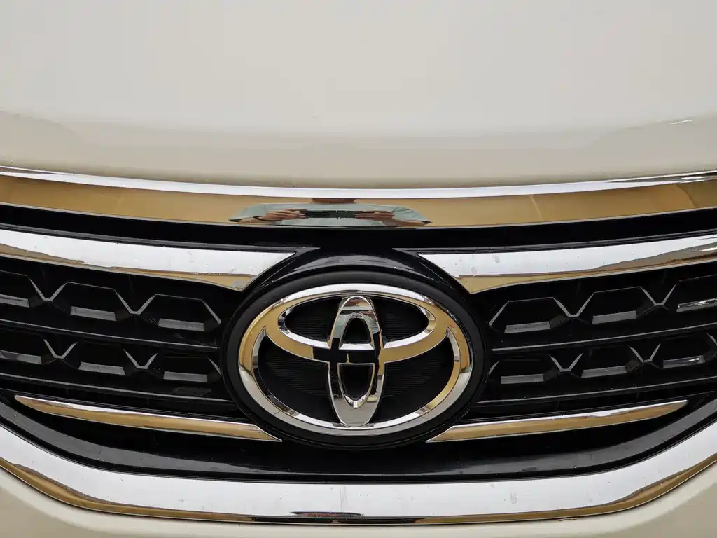 Toyota Reiz 2015 — фото 3