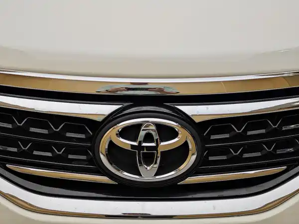 Toyota Reiz 2013