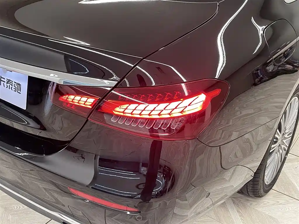 Mercedes-Benz E-Class 2022 — фото 10