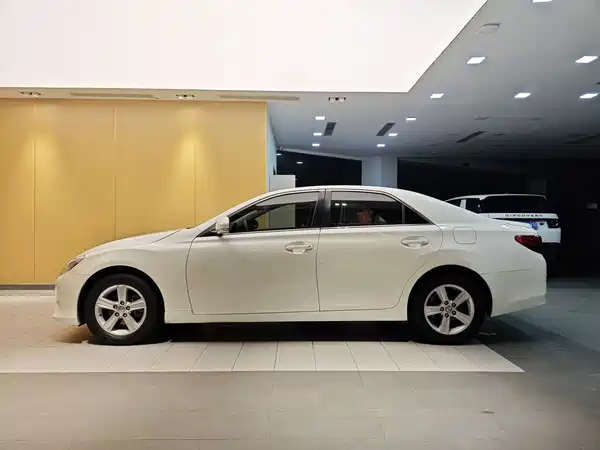 Toyota Reiz 2013