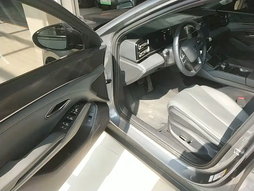 BYD Qin L 2025 — фото 16
