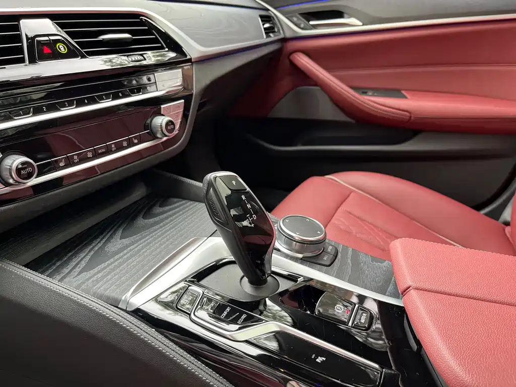 BMW 5 Series 2023 — фото 11
