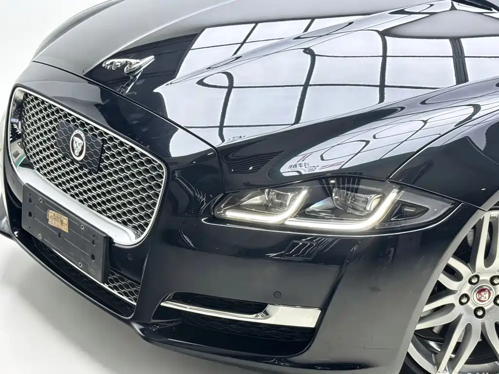 Jaguar XJ 2019 — фото 6