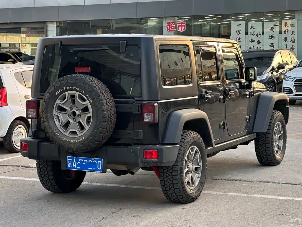 Jeep Wrangler 2016 — фото 11