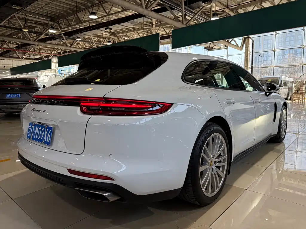Porsche Panamera 2018 — фото 10