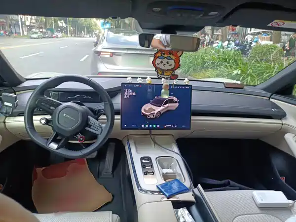 Xiaomi SU7 2025