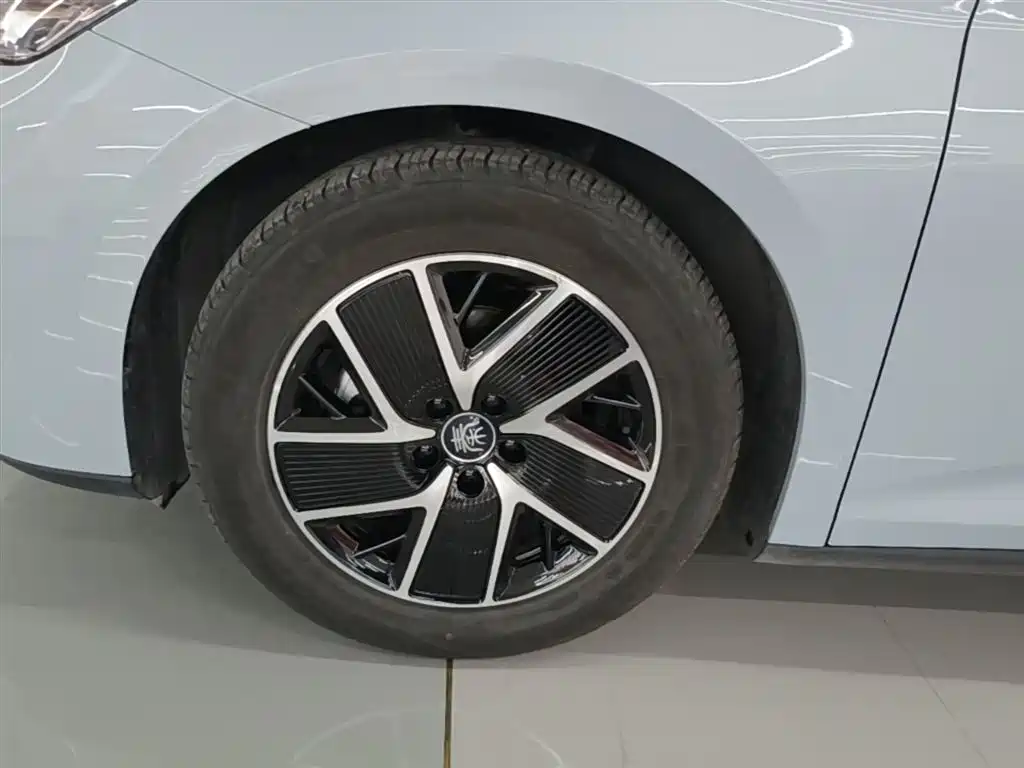 BYD Qin L 2025 — фото 23