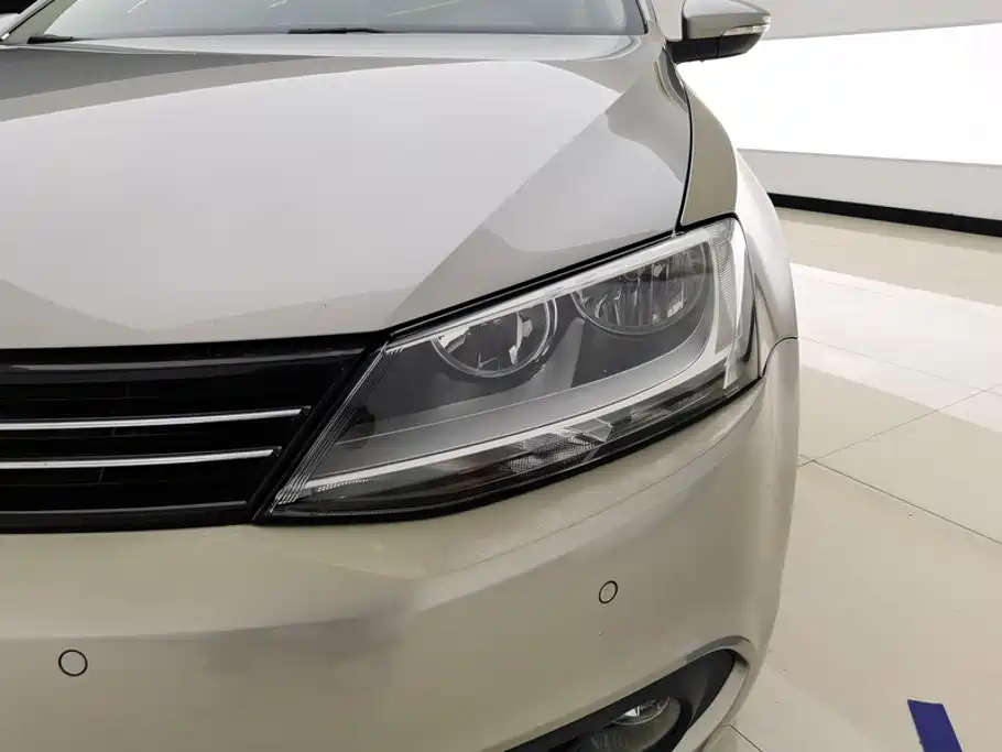 Volkswagen Sagitar 2013