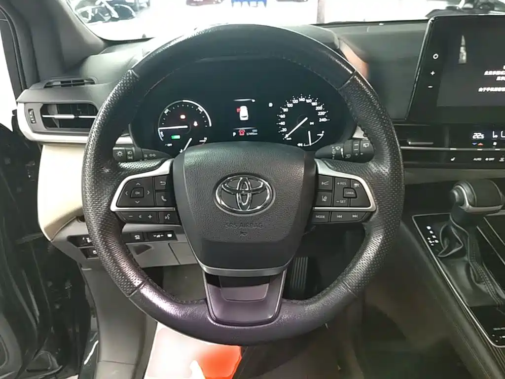 Toyota Granvia 2023 — фото 11