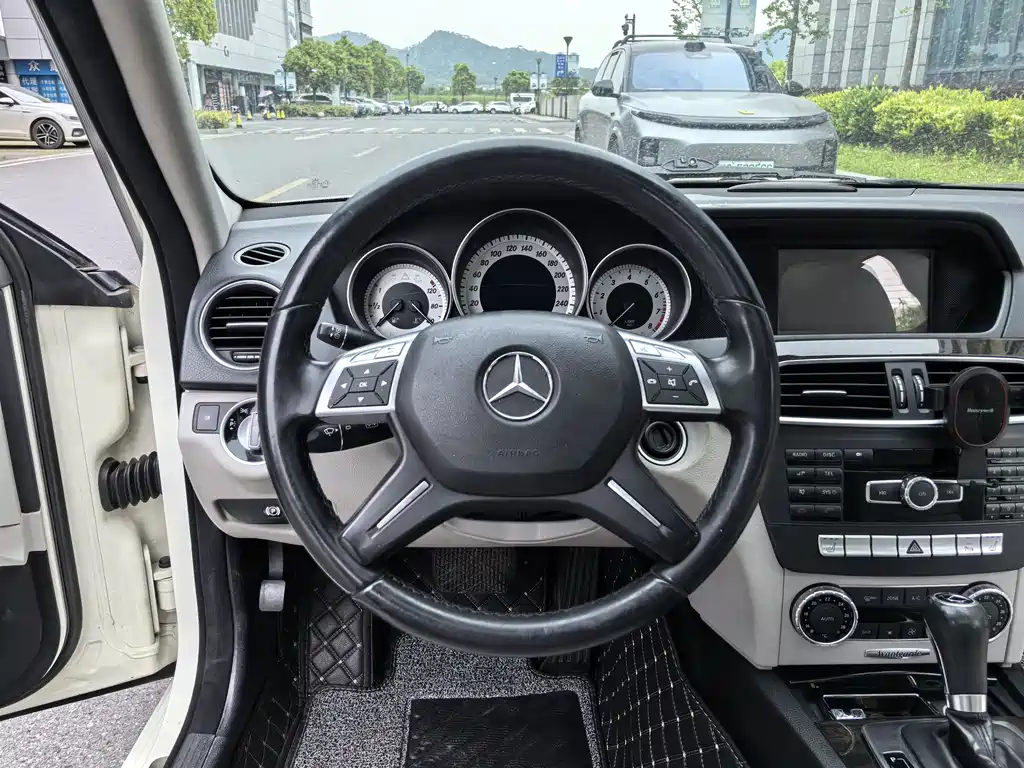 Mercedes-Benz C-Class 2011 — фото 11