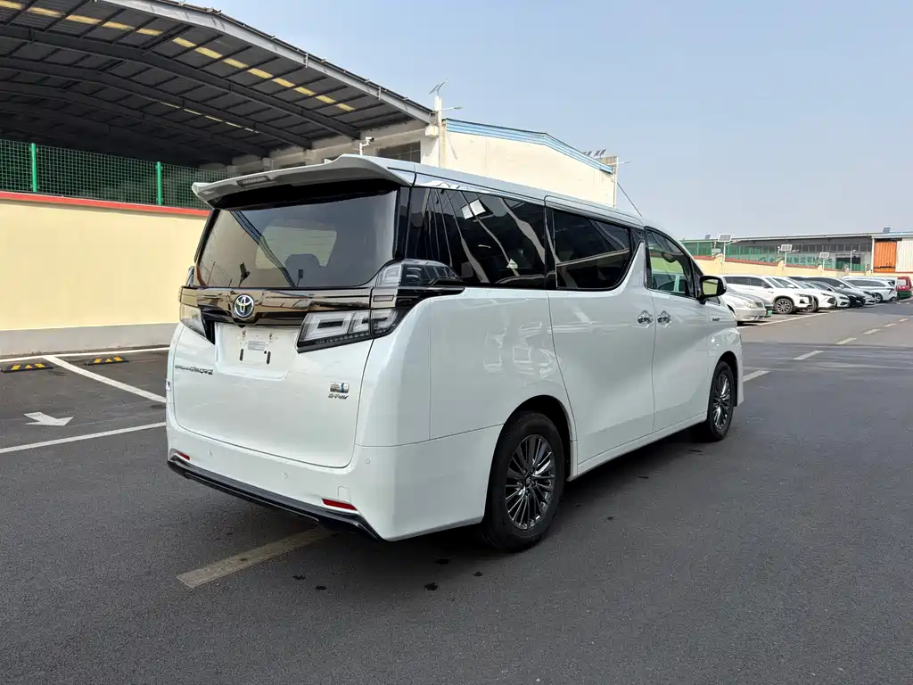 Toyota Vellfire 2023 — фото 15