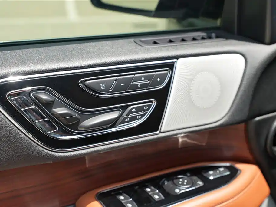Lincoln Navigator 2021 — фото 15