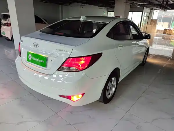 Hyundai Accent 2015