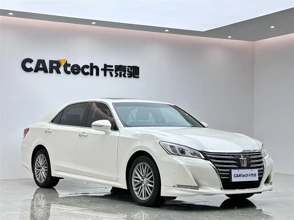 Toyota Crown 2017 — фото 6