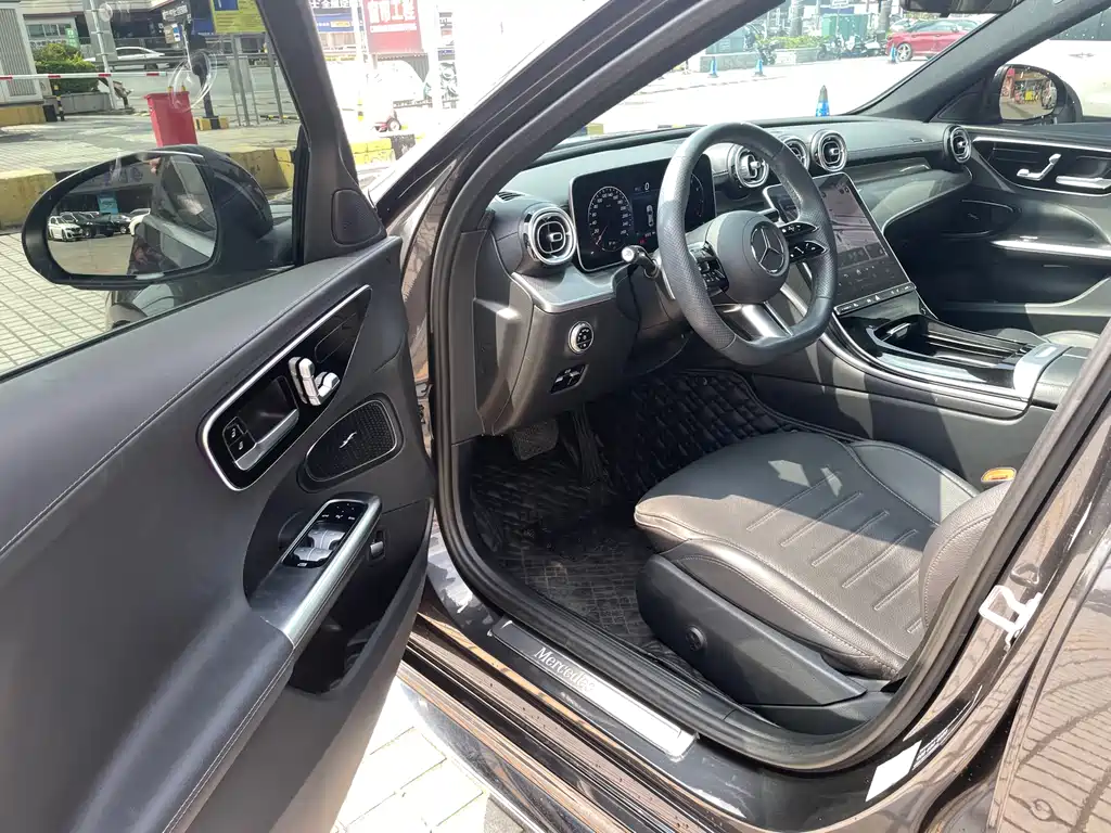 Mercedes-Benz C-Class 2023 — фото 19
