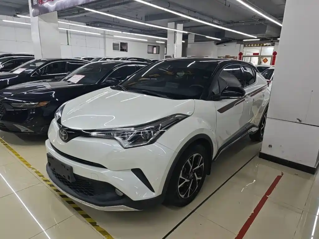 Toyota C-HR 2019 — фото 1
