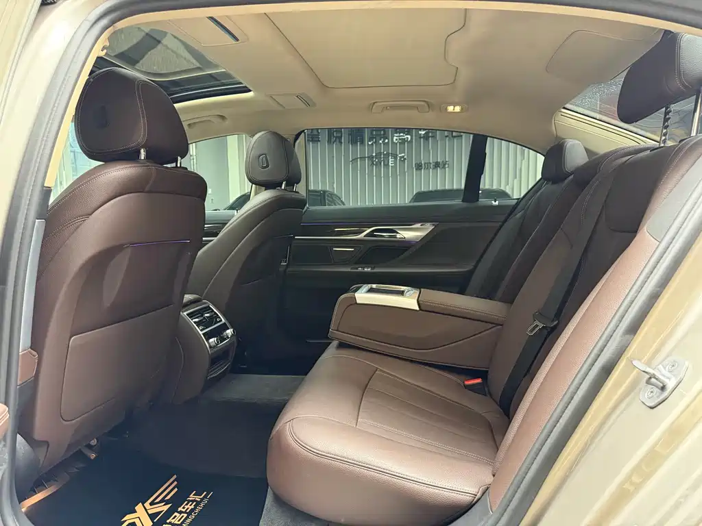 BMW 7 Series 2017 — фото 19