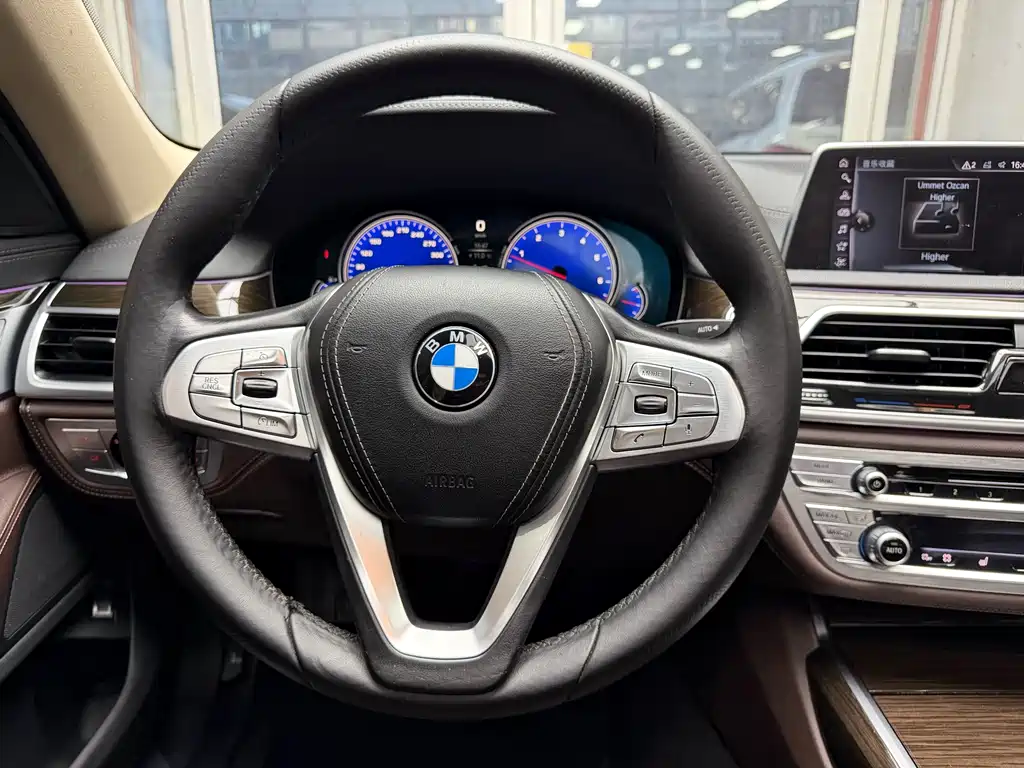BMW 7 Series 2017 — фото 24