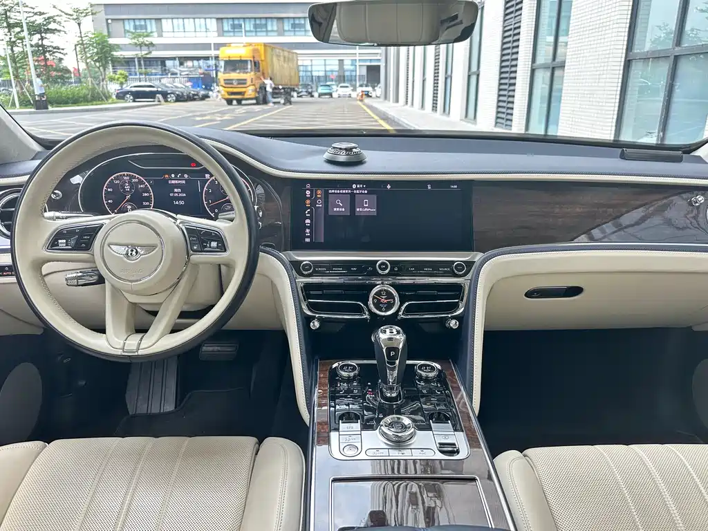 Bentley Flying Spur 2021 — фото 8