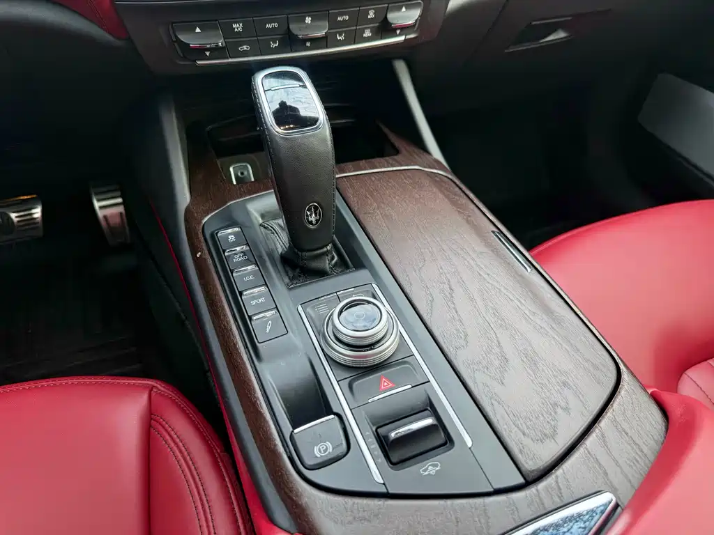 Maserati Levante 2019 — фото 10