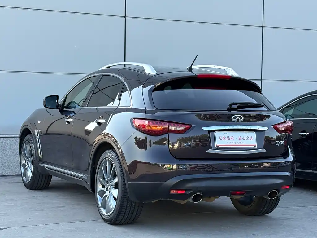 Infiniti QX70 2015
