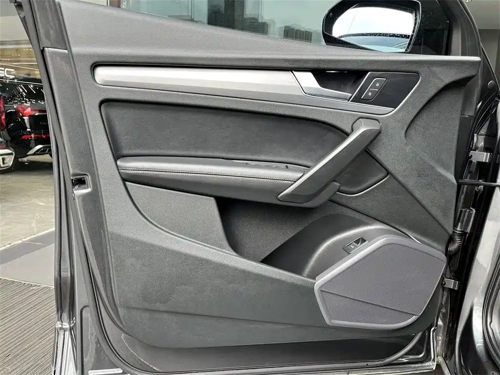 Audi Q5L 2022 — фото 10