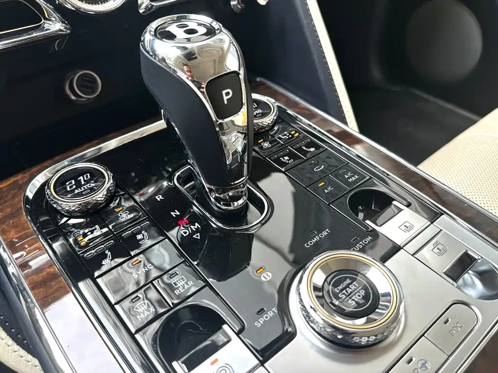 Bentley Flying Spur 2021 — фото 14