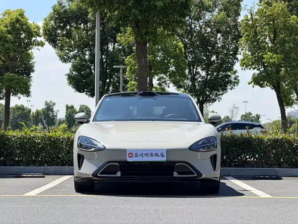 Xiaomi SU7 2024
