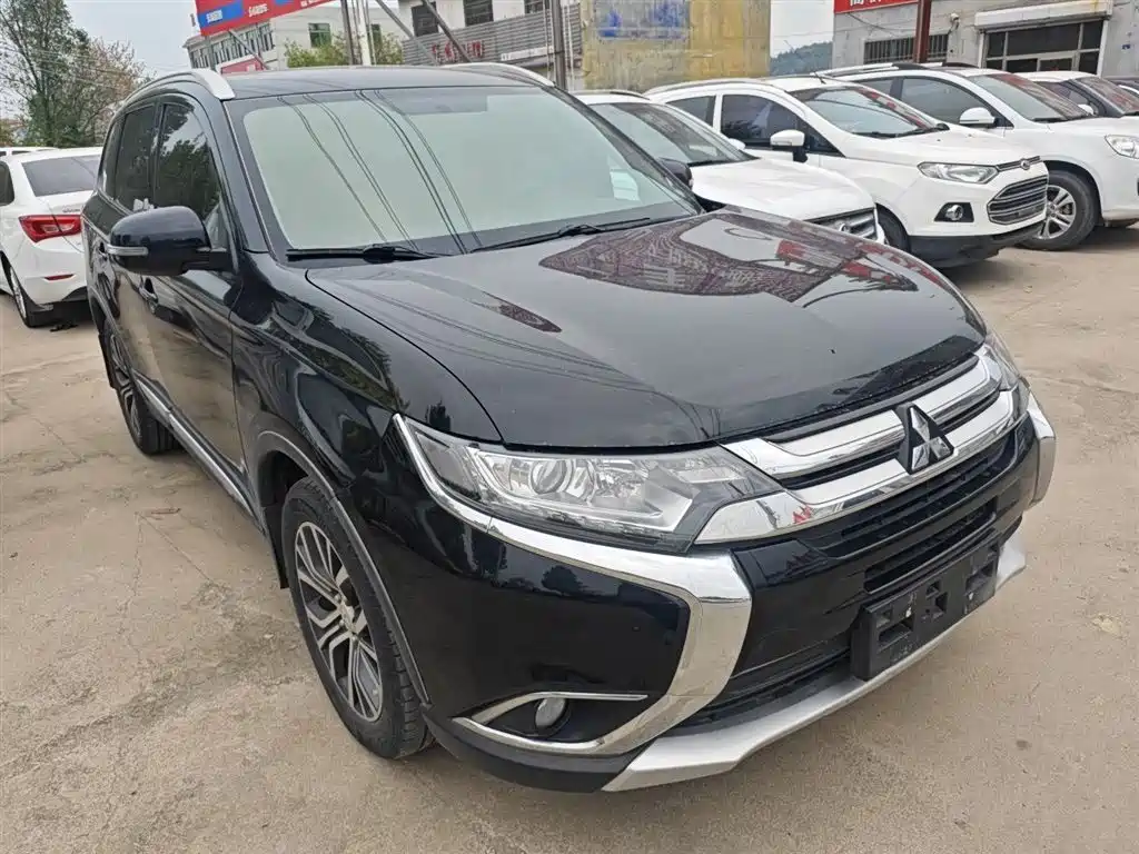 Mitsubishi Outlander 2018 — фото 22