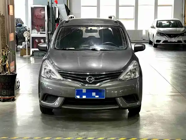 Nissan Livina 2015