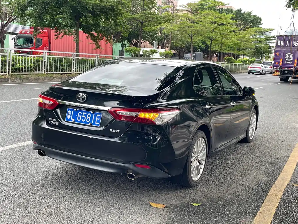 Toyota Camry 2018 — фото 9