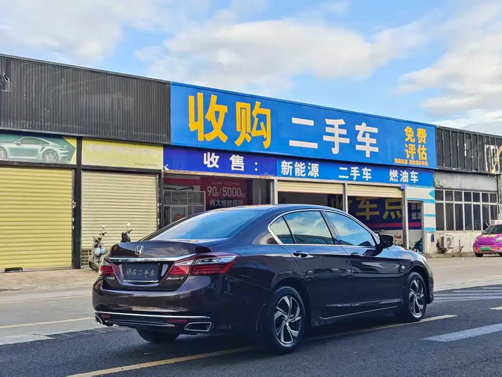 Honda Accord 2017 — фото 9
