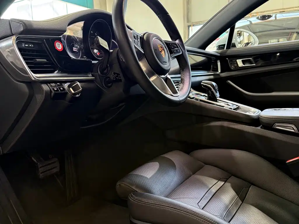 Porsche Panamera 2018 — фото 4
