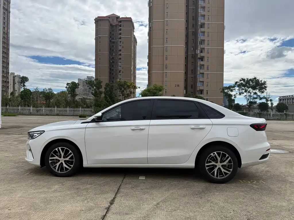 Geely Emgrand 2022 — фото 10