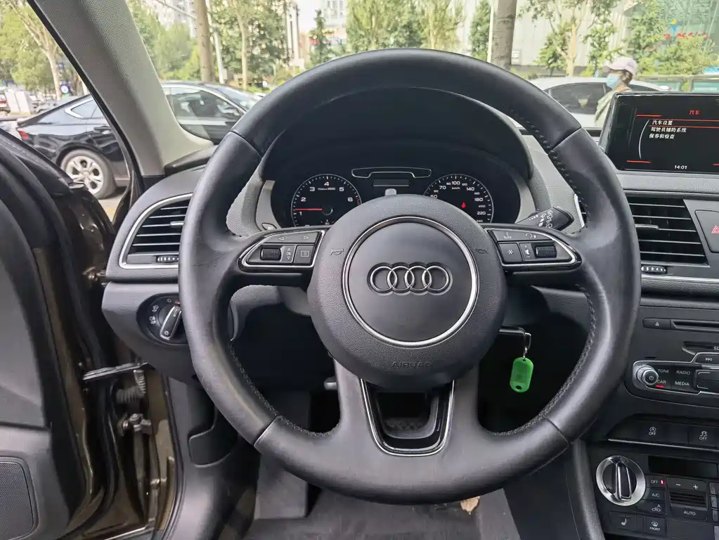 Audi Q3 2016 — фото 10