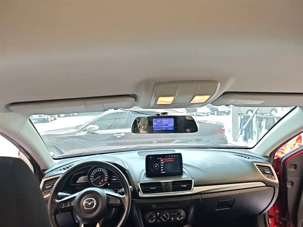 Mazda 3 Axela 2019 — фото 18