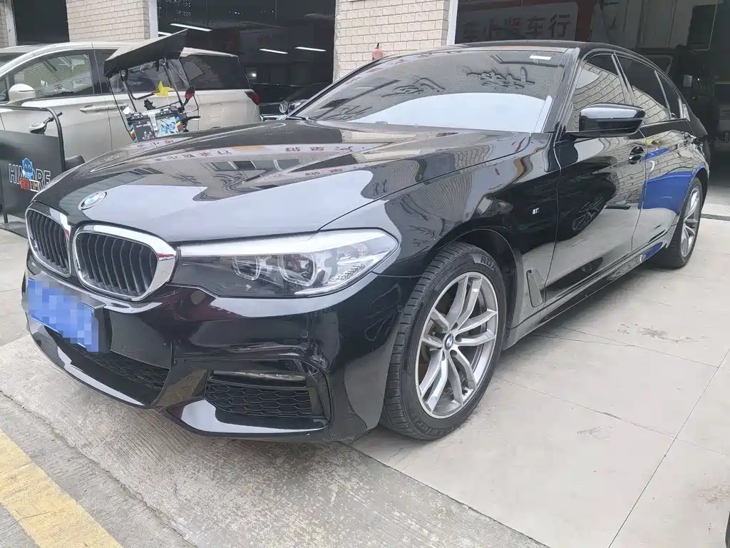BMW 5 Series 2019 — фото 1