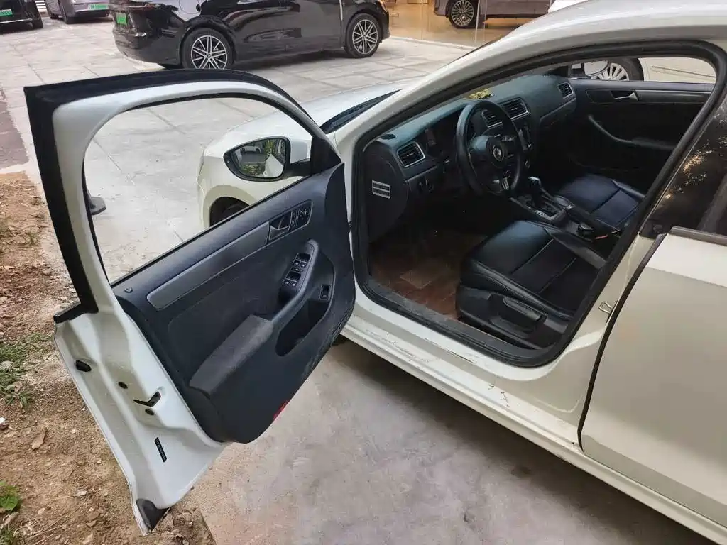 Volkswagen Sagitar 2014