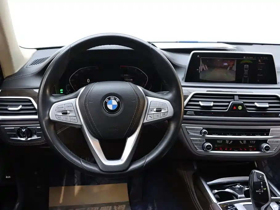 BMW 7 Series 2021 — фото 13