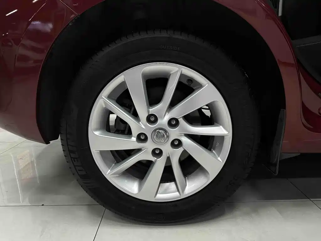 Nissan Tiida 2017 — фото 22