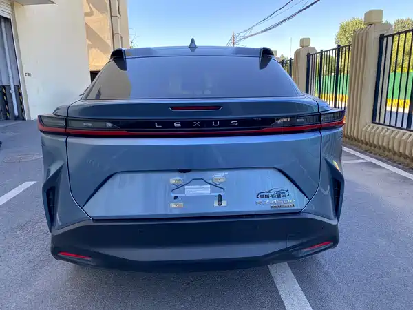 Lexus RZ 2023