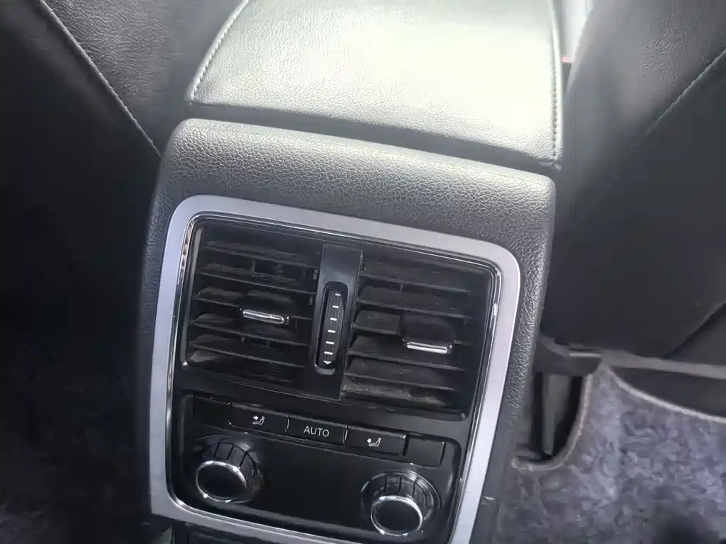 Volkswagen Passat 2015 — фото 15