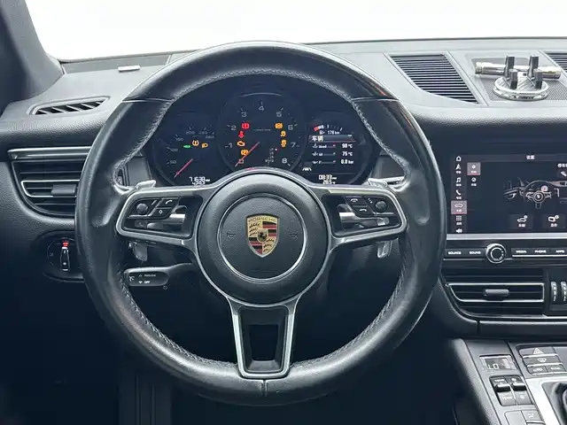 Porsche Macan 2019 — фото 10
